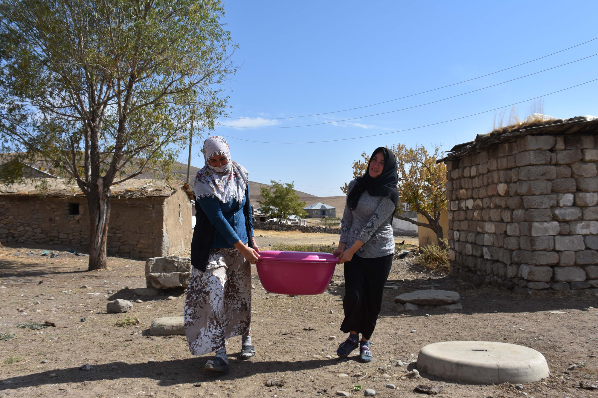 Ayollar dushidagi videoda yashirin kamera
